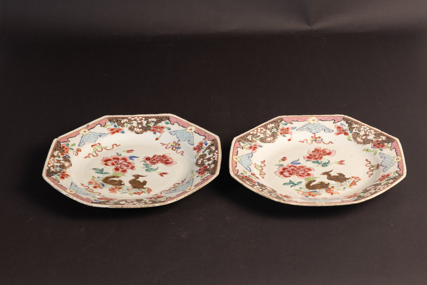 Paar Antieke Chinese Porseleinen Borden – Qianlong Periode (ca. 1750)
