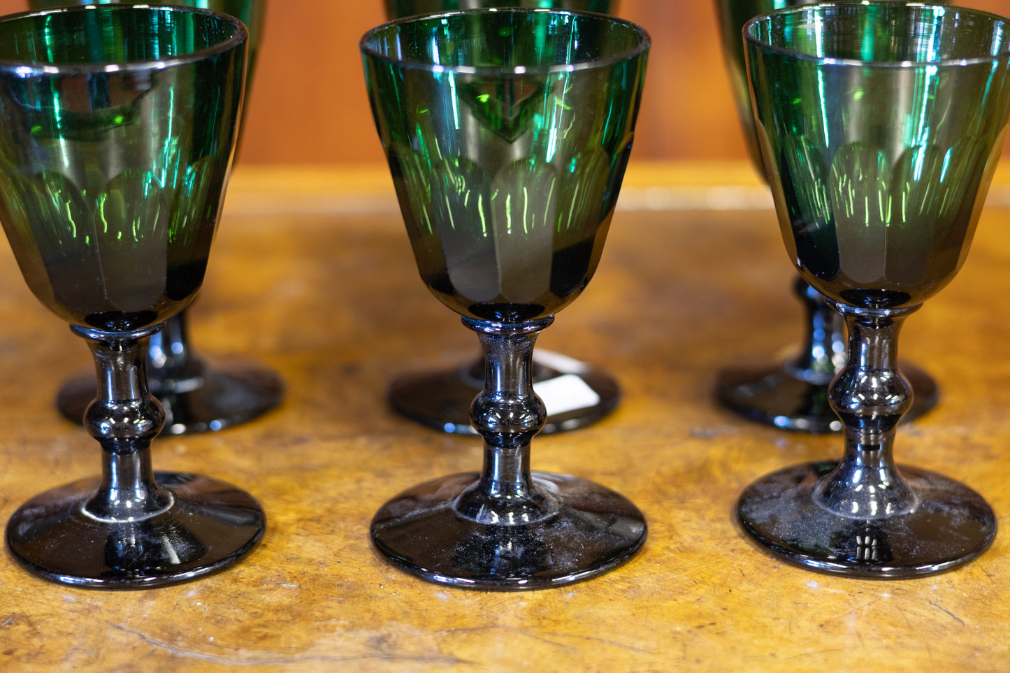 Set van 6 Klassieke Groene Wijnglazen – Elegant en Tijdloos
