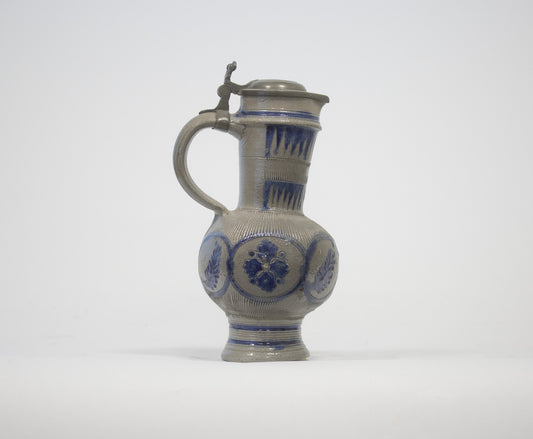 Westerwälder Krug mit Zinndeckel