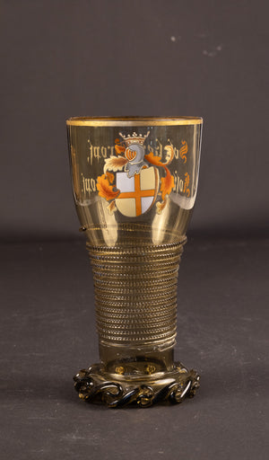 Antiker Historismus-Trinkbecher / Waldglas mit Wappen und Trinkspruch – Deutschland/Böhmen, ca. 1880–1900