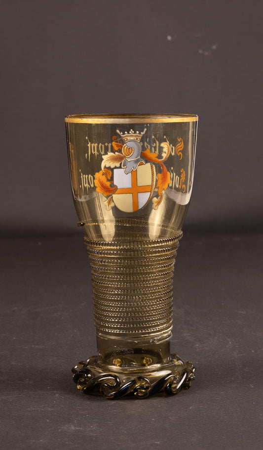 Antieke Historismus Drinkbeker / Waldglas met Wapen en Drinkspreuk – Duitsland/Bohemen, ca. 1880–1900