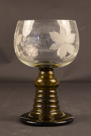 Große antike Rheinweinrebe mit graviertem Weindekor – Historismus, ca. 1880–1900