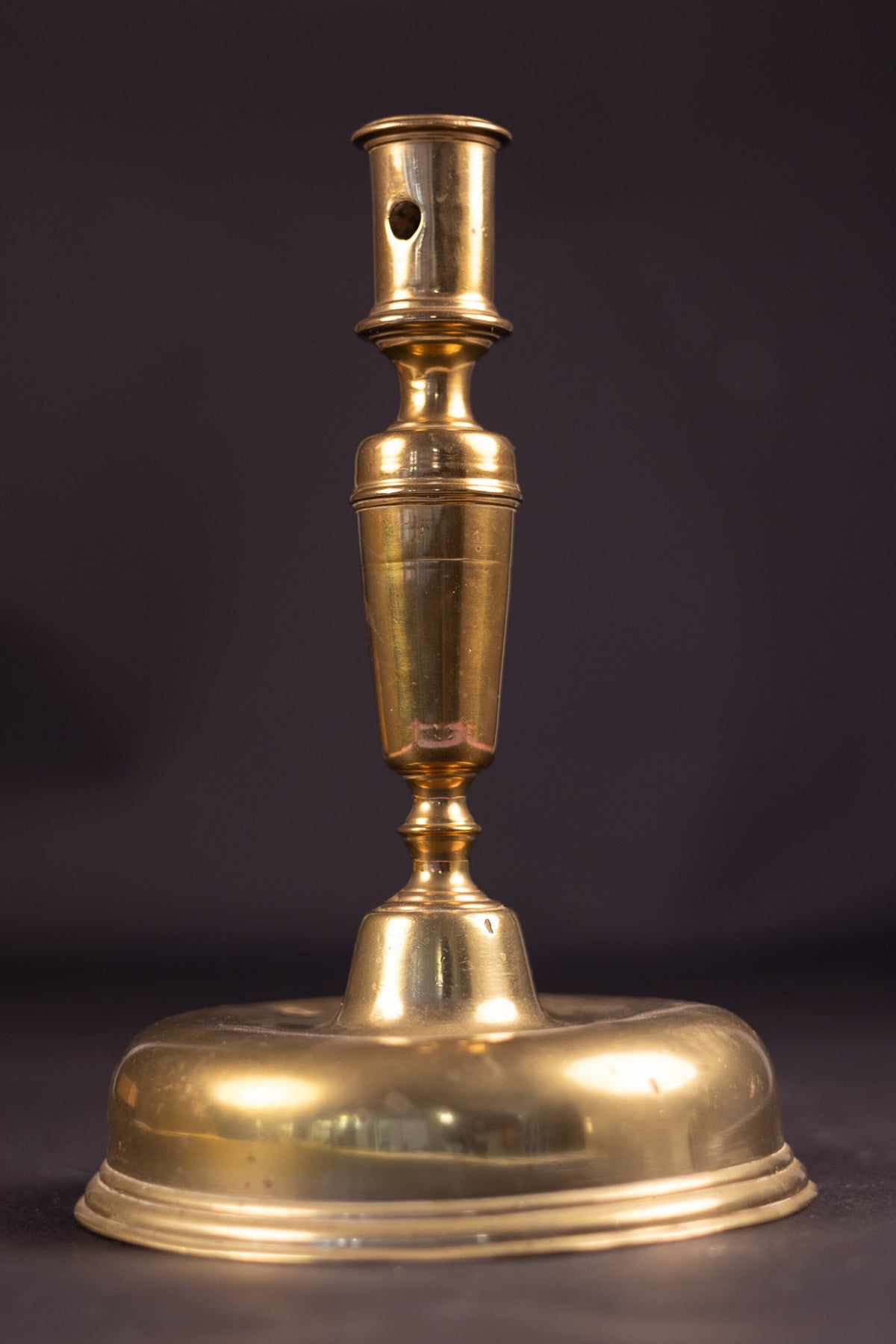 Seltenes frühes Baluster-Kerzenständer aus Messing – Spanien / Niederlande – ca. 1600