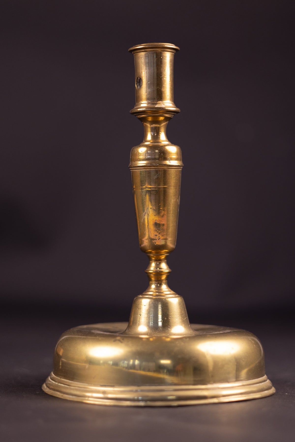 Seltenes frühes Baluster-Kerzenständer aus Messing – Spanien / Niederlande – ca. 1600