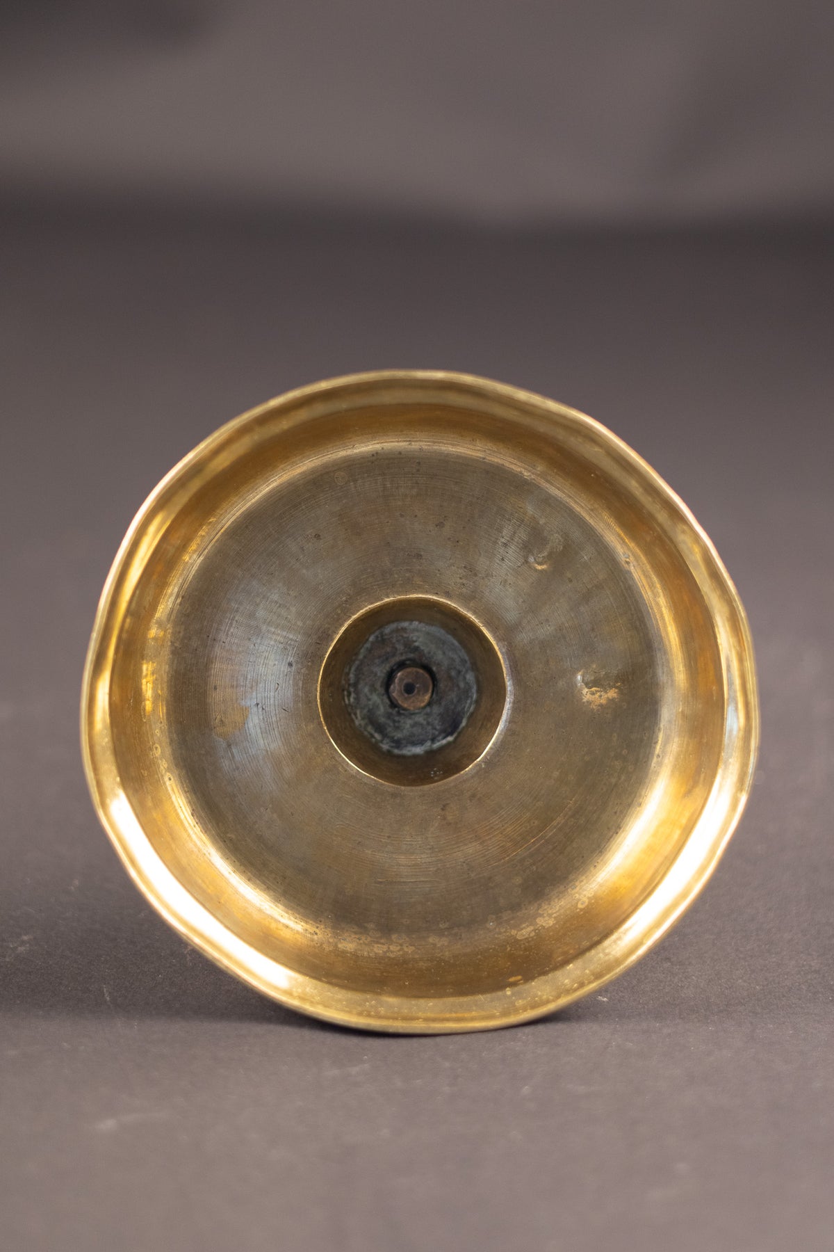 Seltenes frühes Baluster-Kerzenständer aus Messing – Spanien / Niederlande – ca. 1600