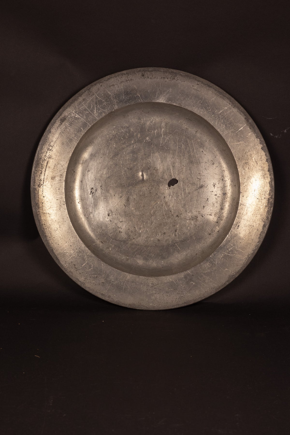 Set van 4 zware tinnen hofschotels – Johann Ernst Du Bois, Hof-Zinngiesser Gotha – ca. 1780/1800 – Provenance: Schloss Marienburg (Sotheby's 2005)