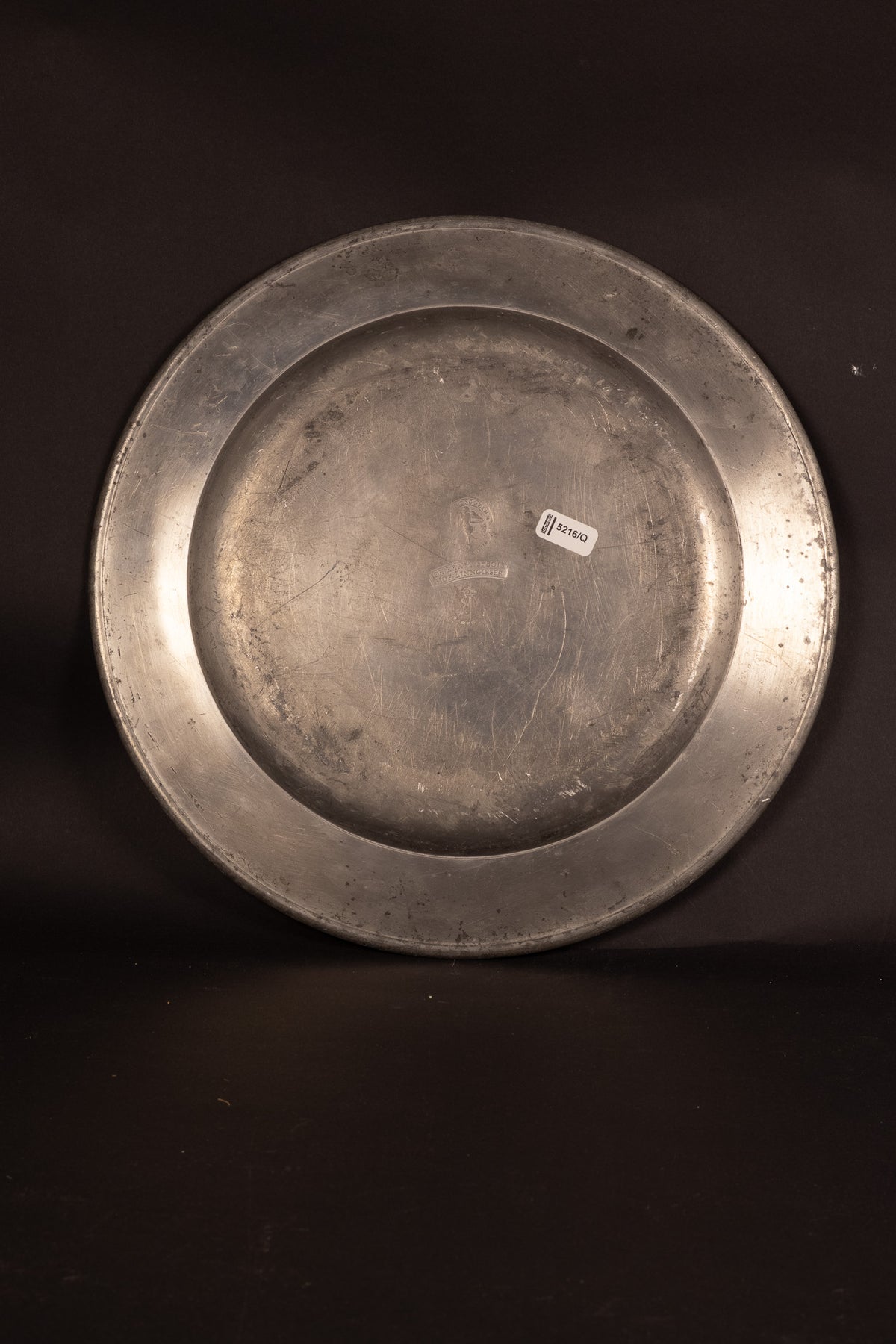 Set van 4 zware tinnen hofschotels – Johann Ernst Du Bois, Hof-Zinngiesser Gotha – ca. 1780/1800 – Provenance: Schloss Marienburg (Sotheby's 2005)