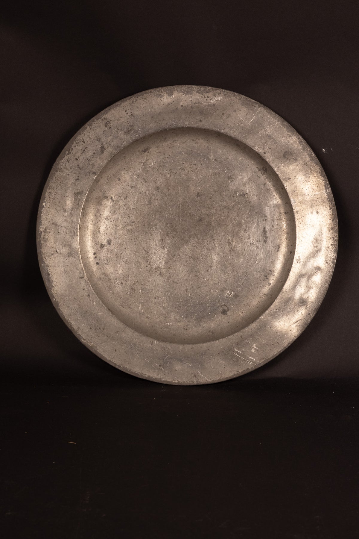 Set van 4 zware tinnen hofschotels – Johann Ernst Du Bois, Hof-Zinngiesser Gotha – ca. 1780/1800 – Provenance: Schloss Marienburg (Sotheby's 2005)