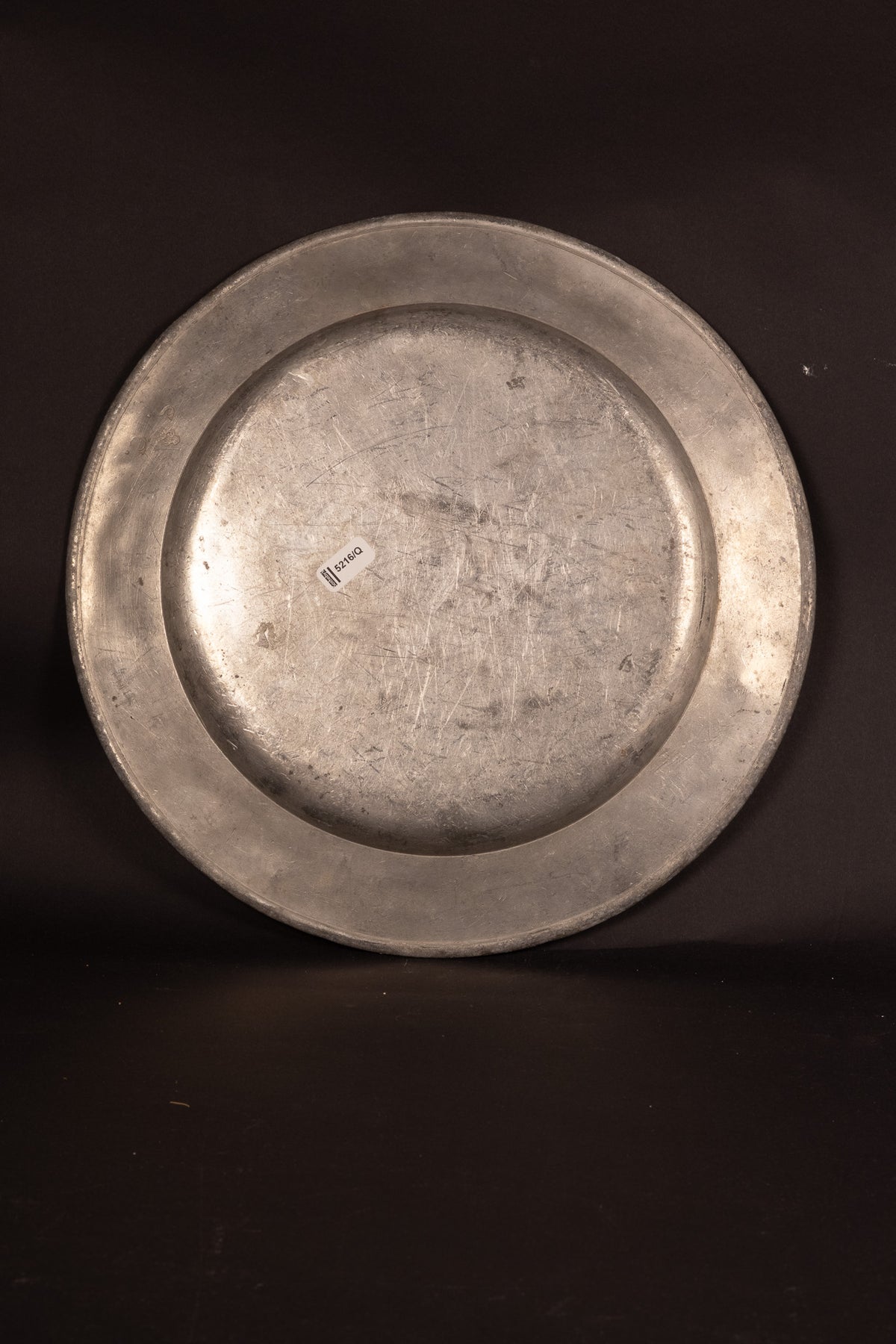 Set van 4 zware tinnen hofschotels – Johann Ernst Du Bois, Hof-Zinngiesser Gotha – ca. 1780/1800 – Provenance: Schloss Marienburg (Sotheby's 2005)