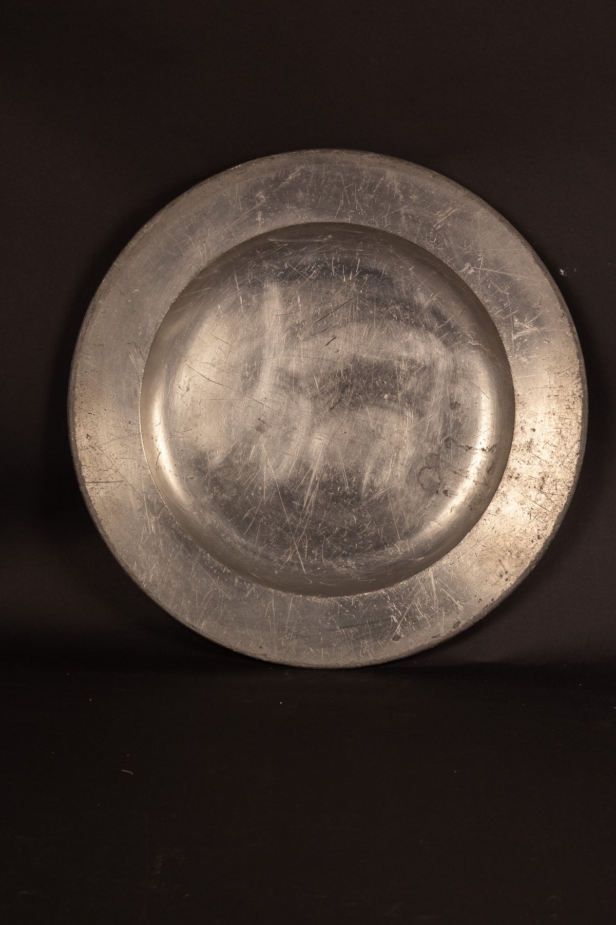 Set van 4 zware tinnen hofschotels – Johann Ernst Du Bois, Hof-Zinngiesser Gotha – ca. 1780/1800 – Provenance: Schloss Marienburg (Sotheby's 2005)