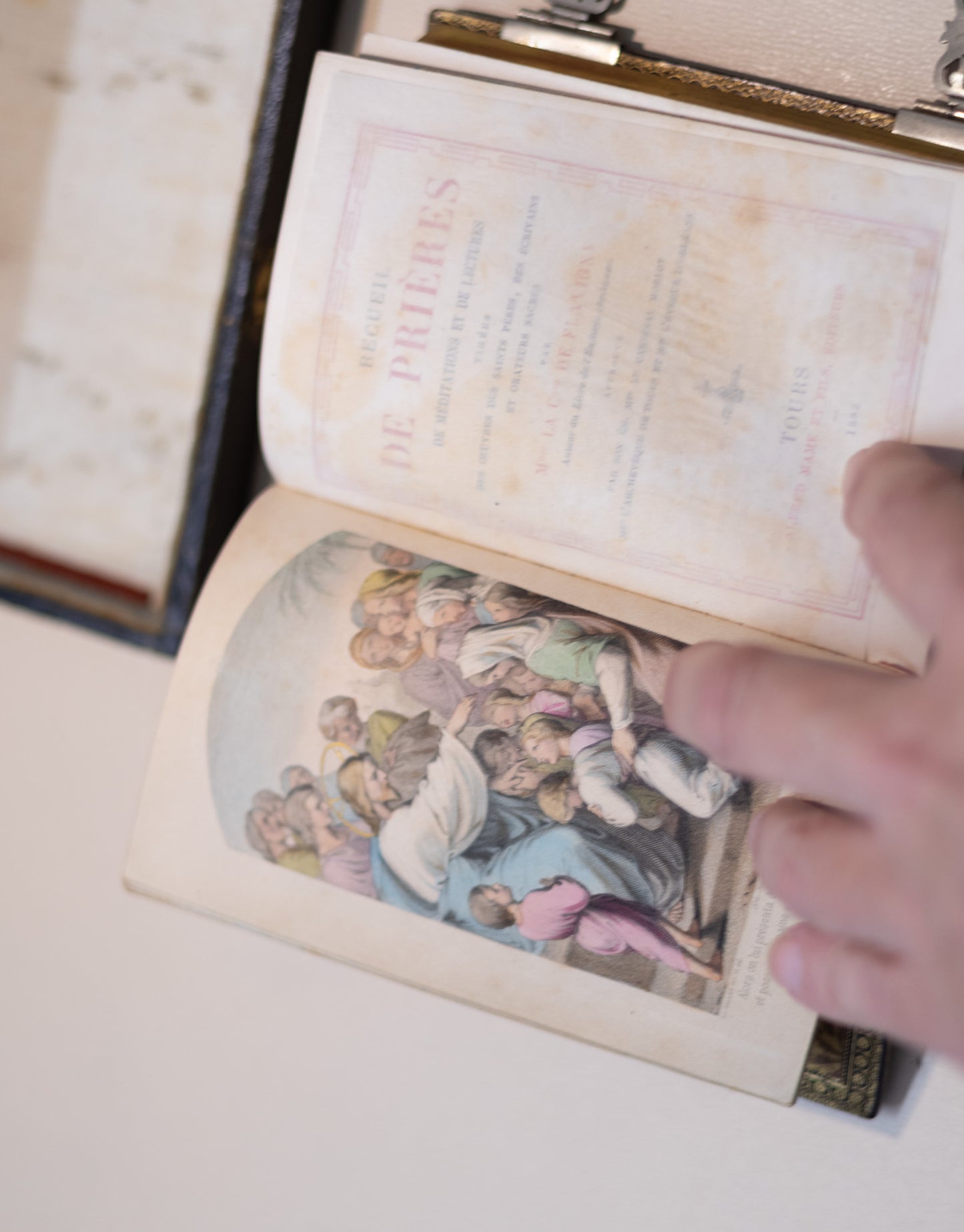 Antiek Frans Gebedenboek (1882) – Luxe Band met Sierlijk Beslag & Originele Cassette