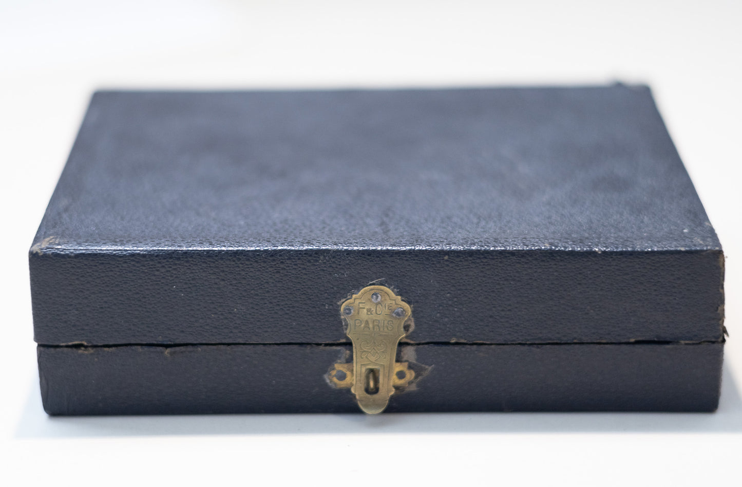 Antiek Frans Gebedenboek (1882) – Luxe Band met Sierlijk Beslag & Originele Cassette