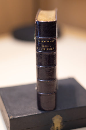 Antiek Frans Gebedenboek (1882) – Luxe Band met Sierlijk Beslag & Originele Cassette