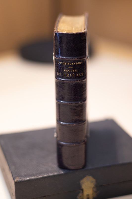 Antiek Frans Gebedenboek (1882) – Luxe Band met Sierlijk Beslag & Originele Cassette