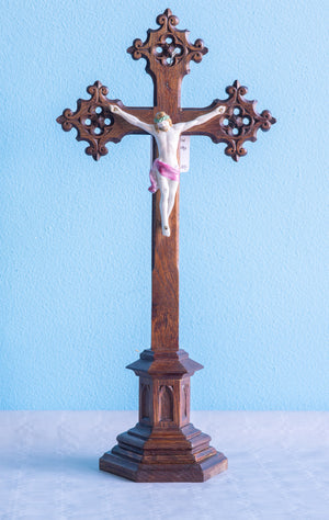 Antiek Neogotisch Kruisbeeld – Eikenhout & Bisquitporselein (50 cm)