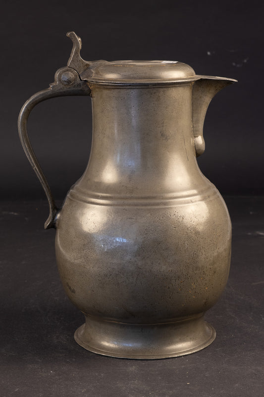 Grote antieke tinnen engelenkan met sneb – Cherubijnkopje – Maas-Rijngebied / Luik / Maastricht – ca. 1780-1820 (28 cm / 1,55 kg)