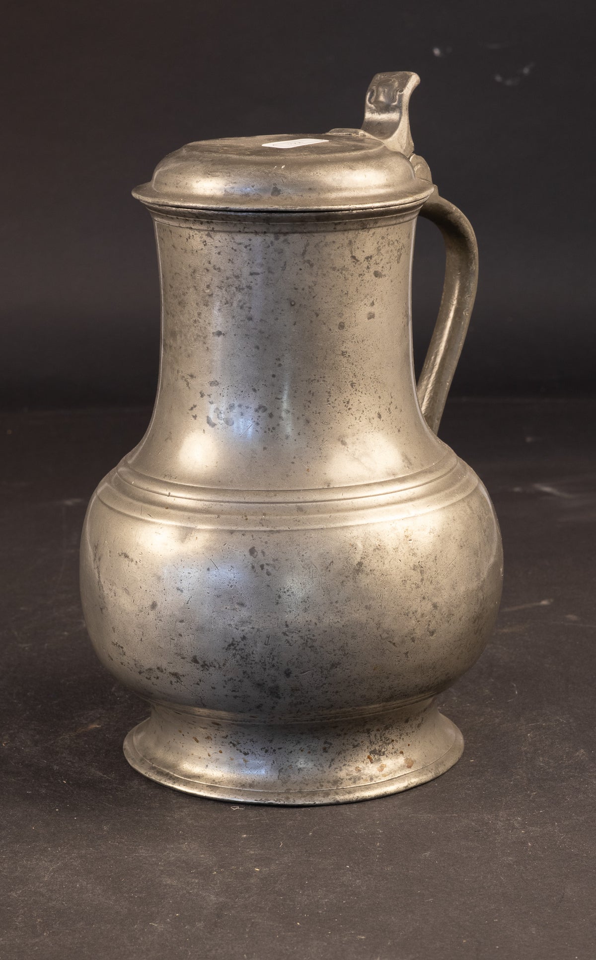 Schwerer Deckelkanne / Kännchen aus Zinn aus dem 18. Jahrhundert – Maasland / Lüttich / Maastricht – ca. 1730-1760 (1371 g)