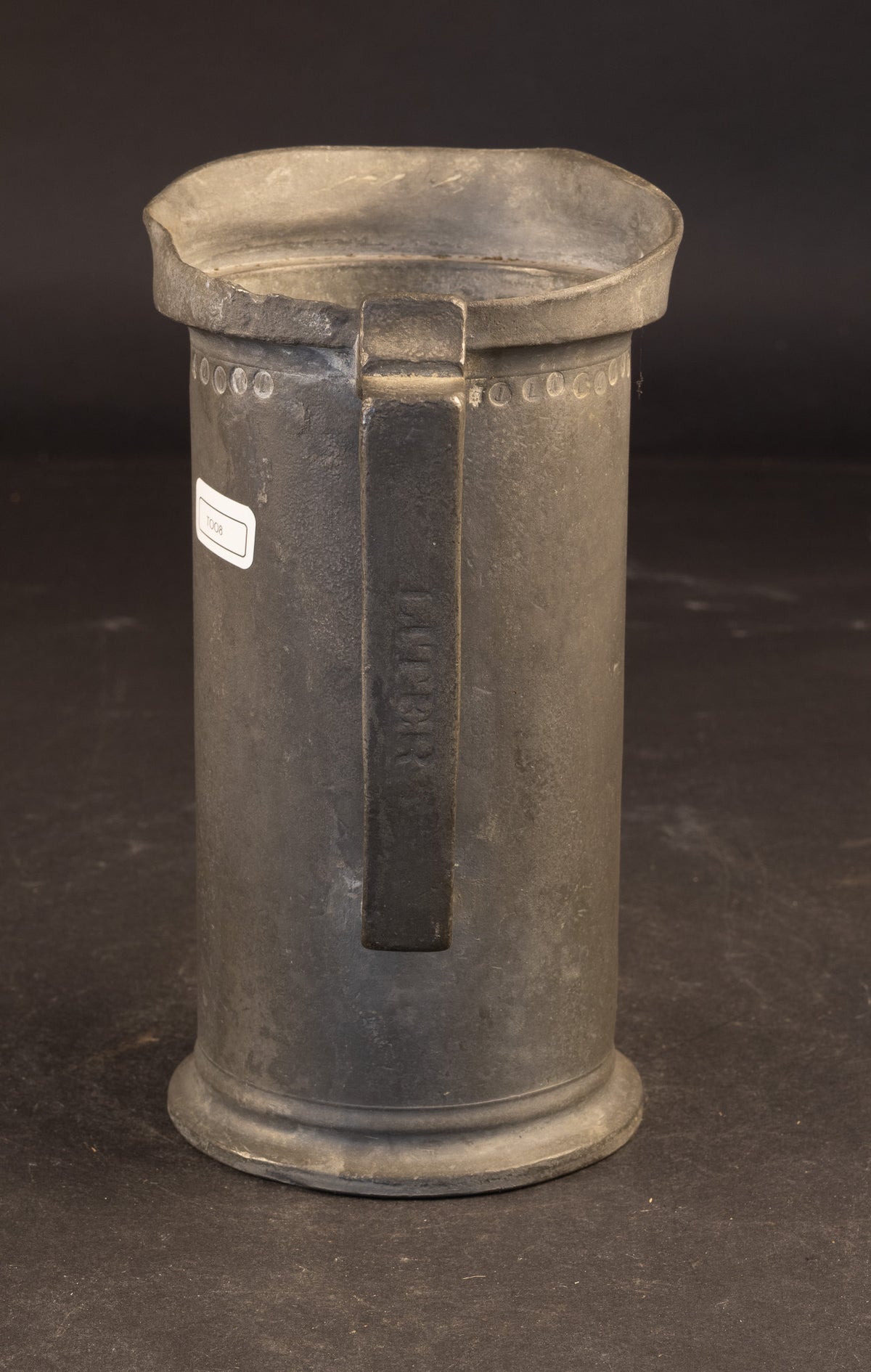 Schwerer 1-Liter-Ausgießkrug / Milchkrug aus Zinn – Arnoldus Martinus Medler, Den Haag – ca. 1860–1880 (1478 g)