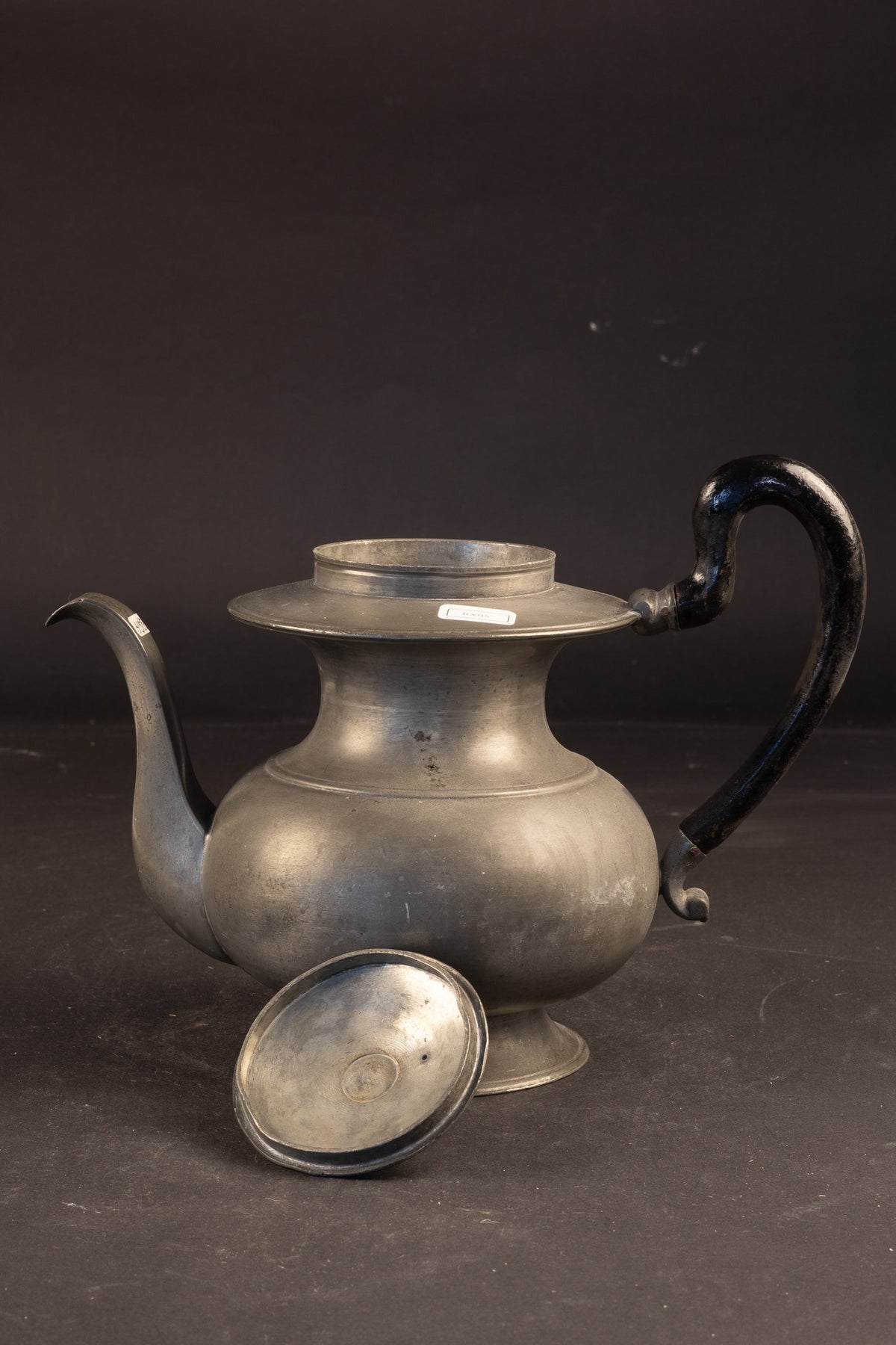 Antiker schwerer Zinn-Krug / Kaffeekrug mit ebonisiertem Holzgriff und Pseudo-Silbermarken – ca. 1790–1820