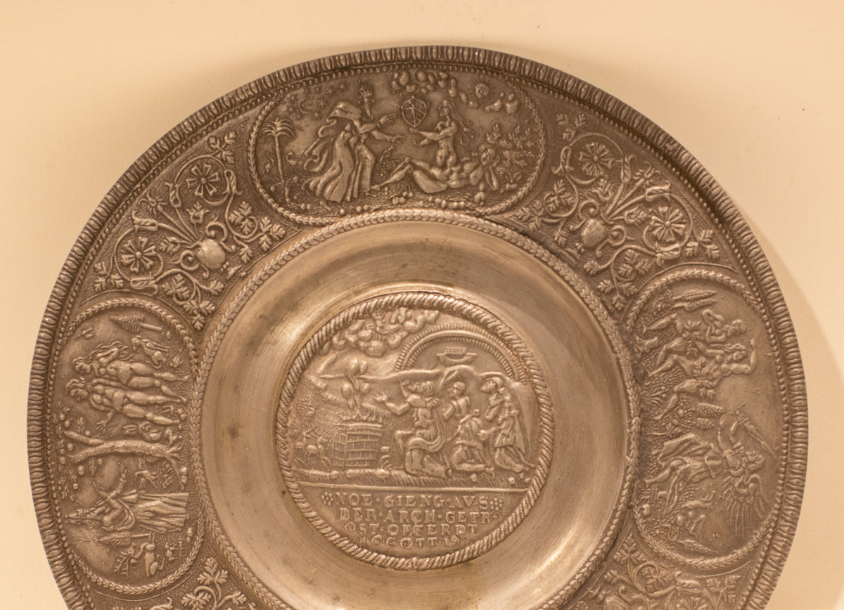 Seltene Reliefschale aus Zinn („Noahteller“ / Edelzinn-Teller) – datiert 1619, nach Hans Spatz (Nürnberg), 17. / frühes 18. Jahrhundert