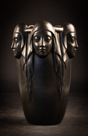 Zeldzame Deense Art Nouveau vaas met vrouwenhoofden – L. Hjorth Bornholm (model 792), ca. 1900–1914