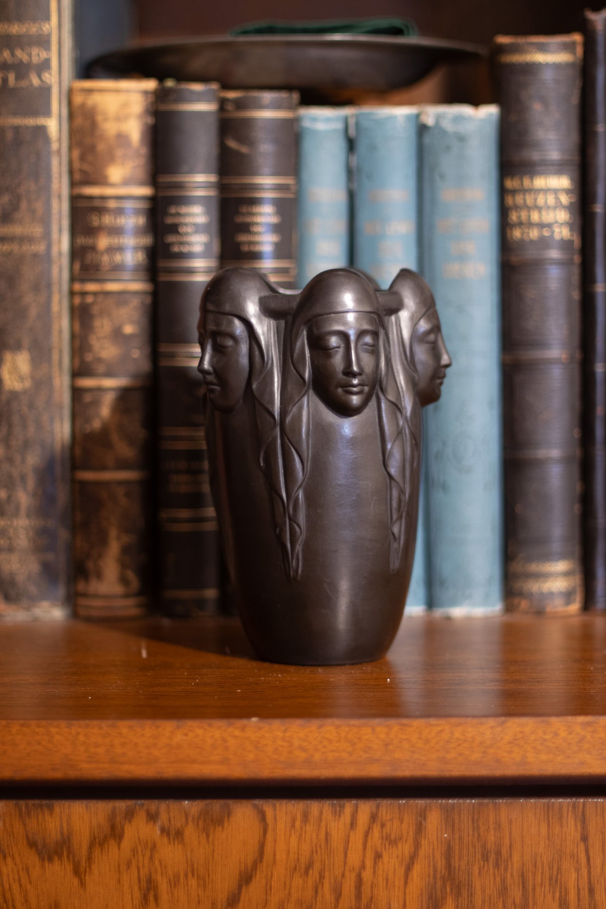 Zeldzame Deense Art Nouveau vaas met vrouwenhoofden – L. Hjorth Bornholm (model 792), ca. 1900–1914