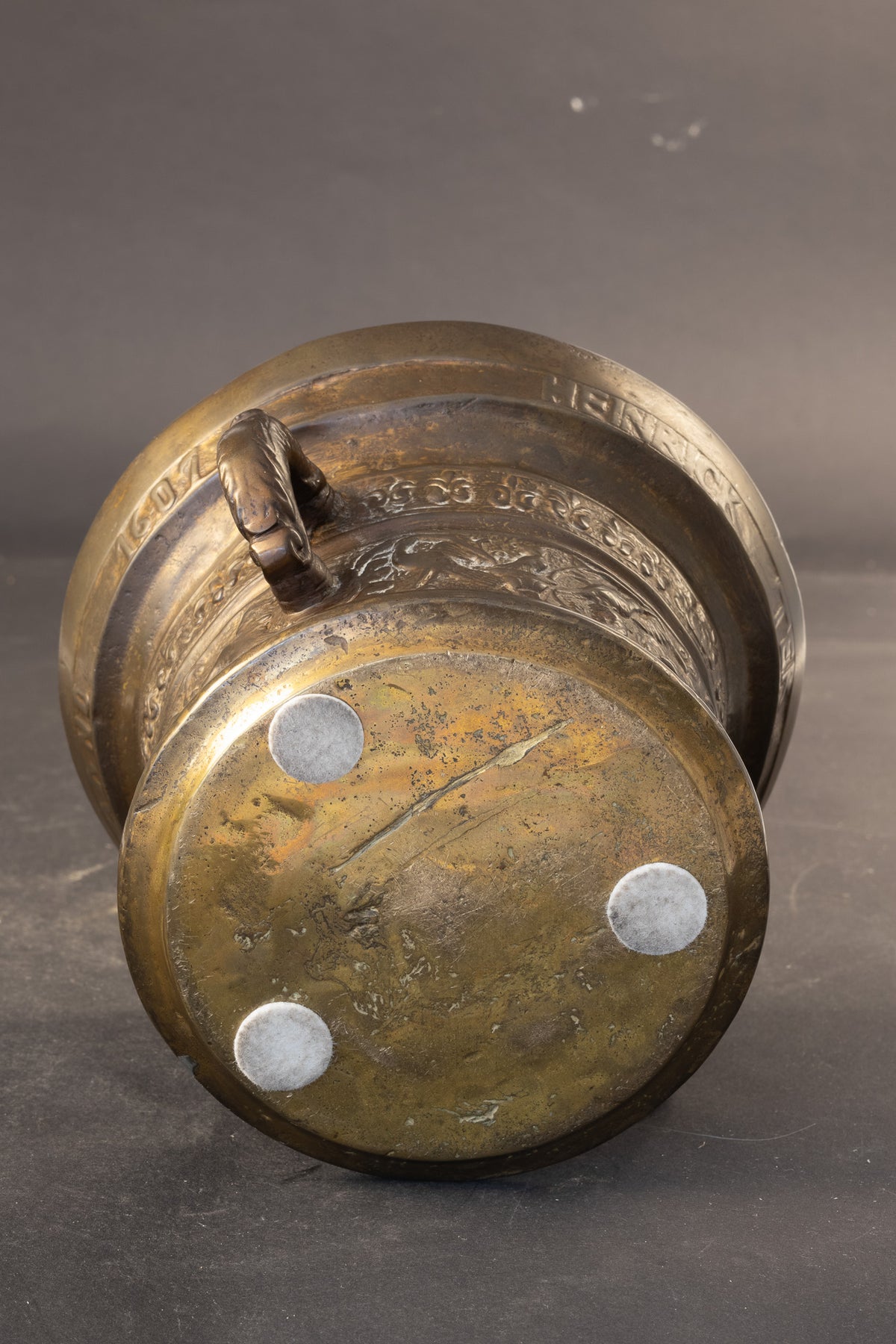 Dekorative bronzene 19.-Jh.-Schraubzwinge nach Henrick ter Horst (1607)