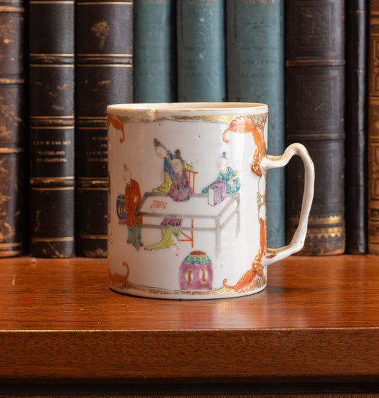 Chinees porseleinen pul (Tankard) met Mandarin-decor en Bianco-sopra-Bianco, Qianlong-periode (ca. 1765–1780)