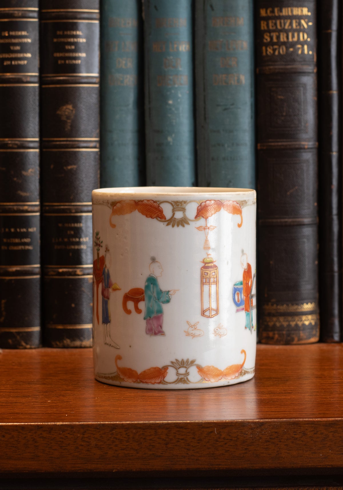 Chinees porseleinen pul (Tankard) met Mandarin-decor en Bianco-sopra-Bianco, Qianlong-periode (ca. 1765–1780)