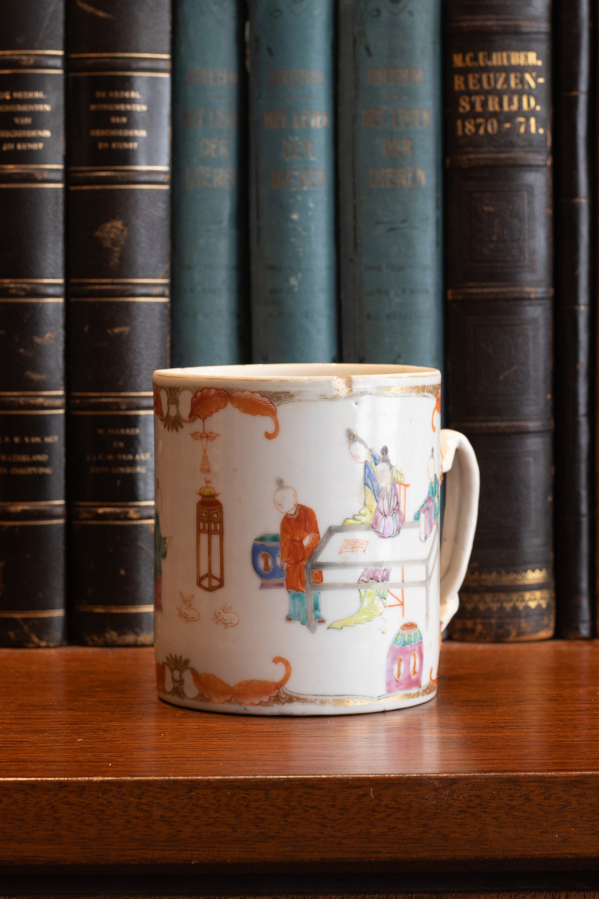 Chinees porseleinen pul (Tankard) met Mandarin-decor en Bianco-sopra-Bianco, Qianlong-periode (ca. 1765–1780)