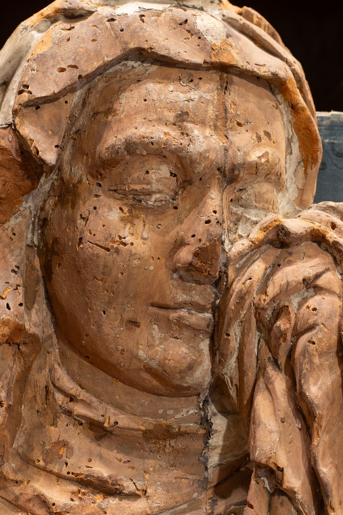 Laatgotisch houten retabelfragment van een treurende Maria (Mater Dolorosa), ca. 1500–1530