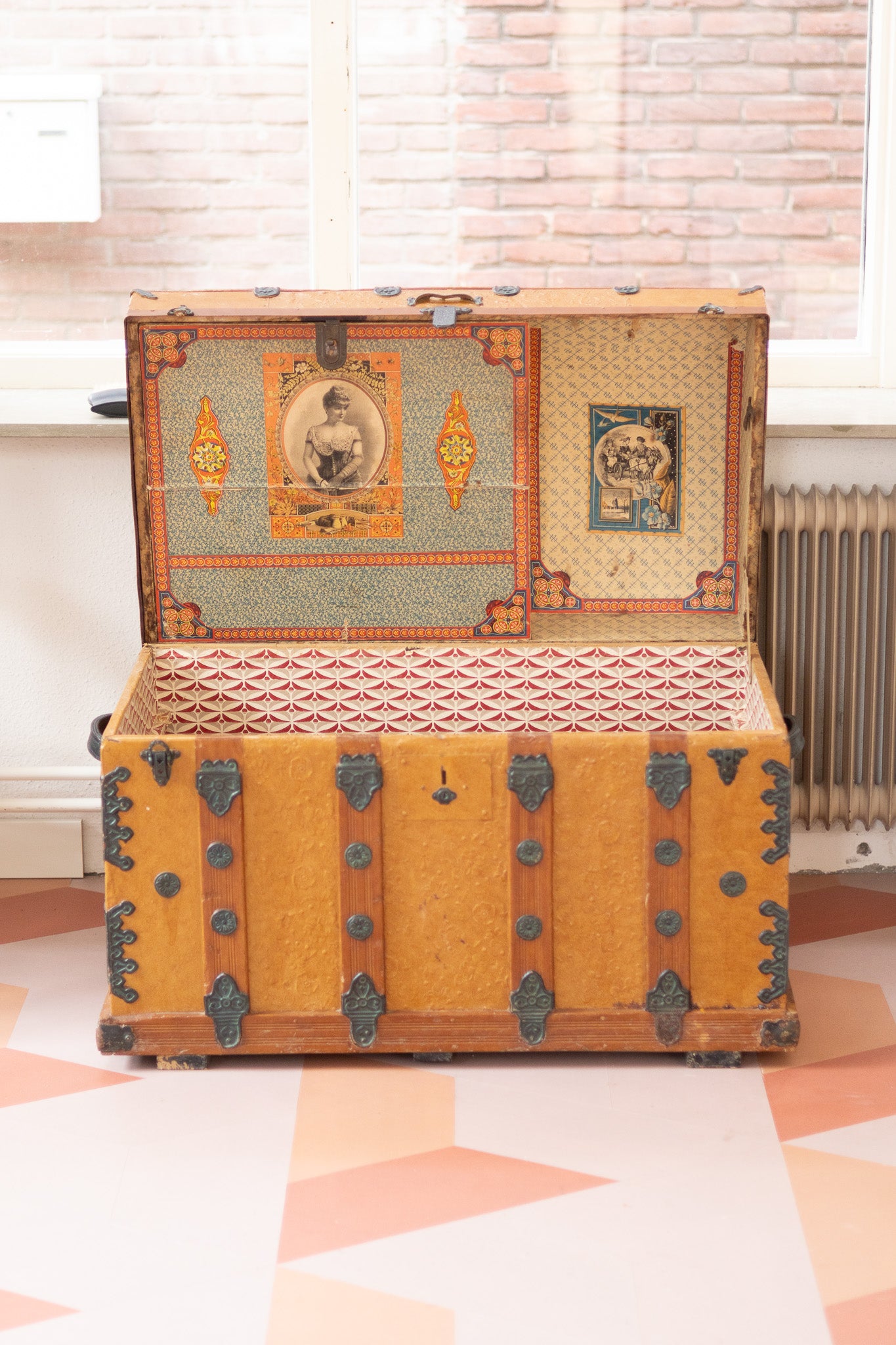 Antieke Victoriaanse Steamer Trunk – Een Reis door de Tijd (ca. 1890)