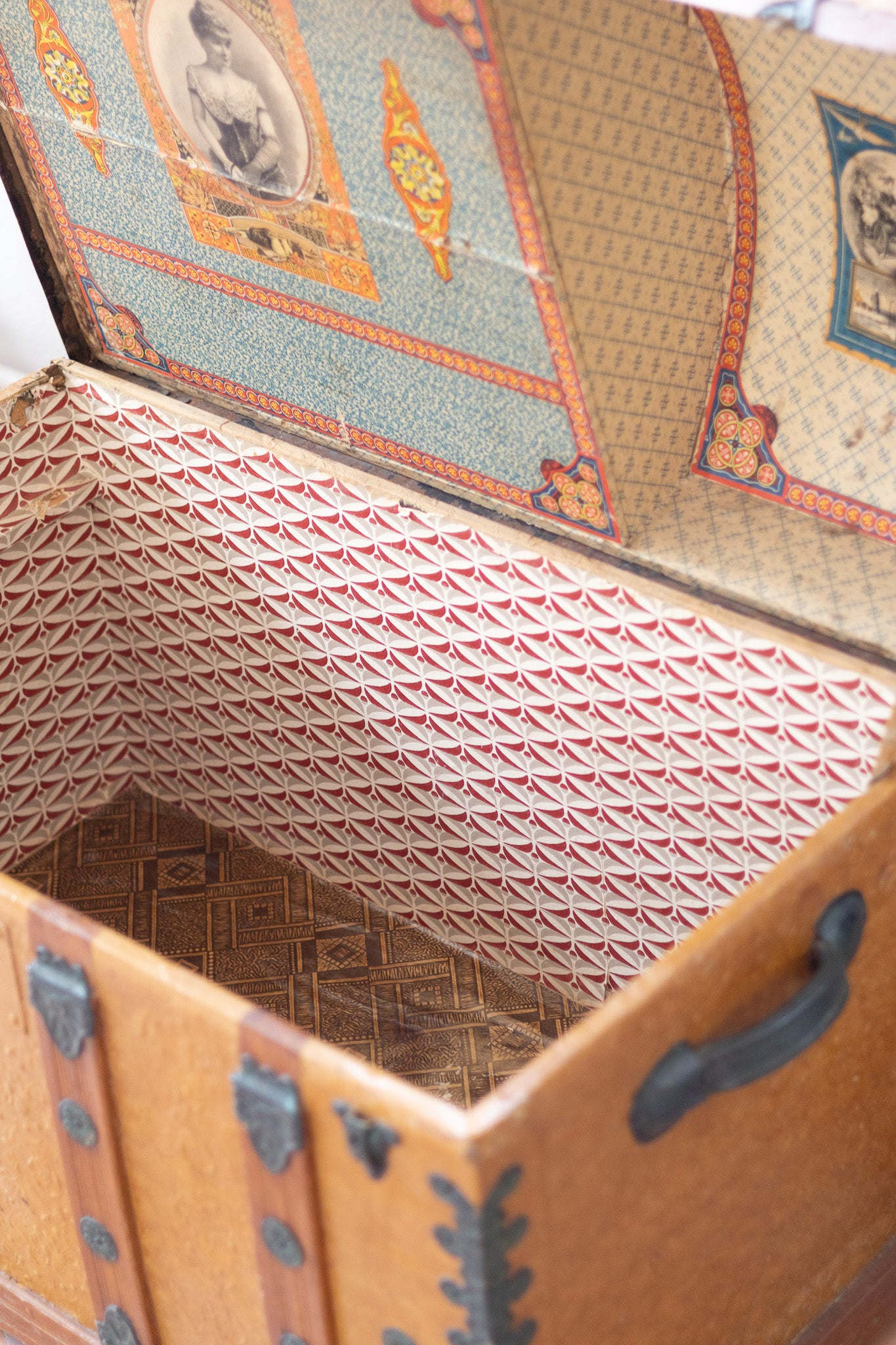 Antieke Victoriaanse Steamer Trunk – Een Reis door de Tijd (ca. 1890)
