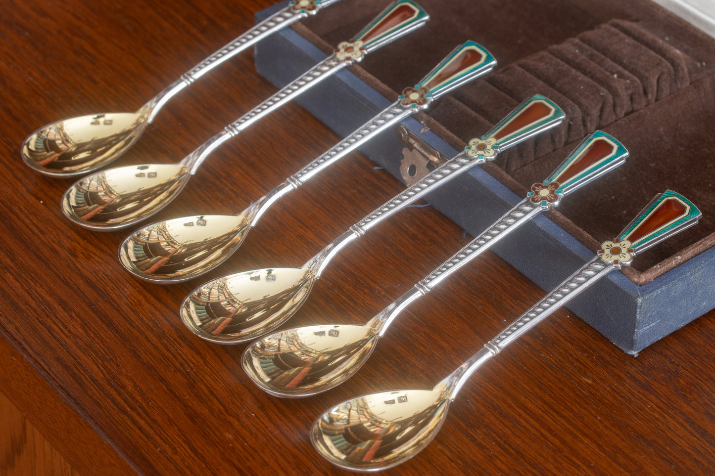 Antikes Set aus 6 russischen Cloisonné-Emaille-Teelöffeln – UdSSR