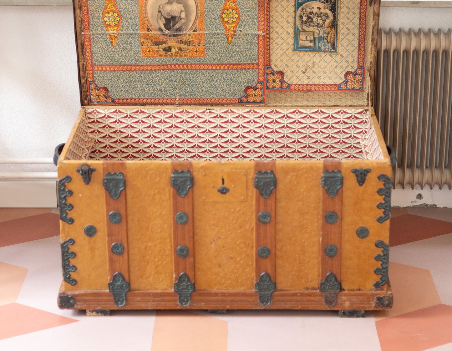Antieke Victoriaanse Steamer Trunk – Een Reis door de Tijd (ca. 1890)