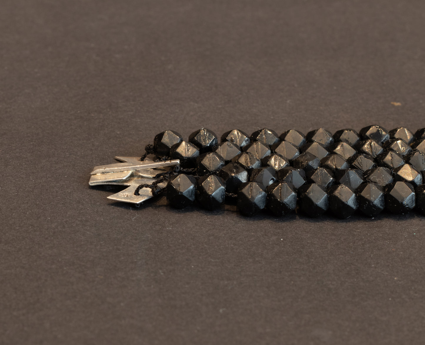 Antiek Zeeuws Gitten Collier – 5-rijig – Zilveren Sluiting (4 cm) – Arie Pluut Sr.