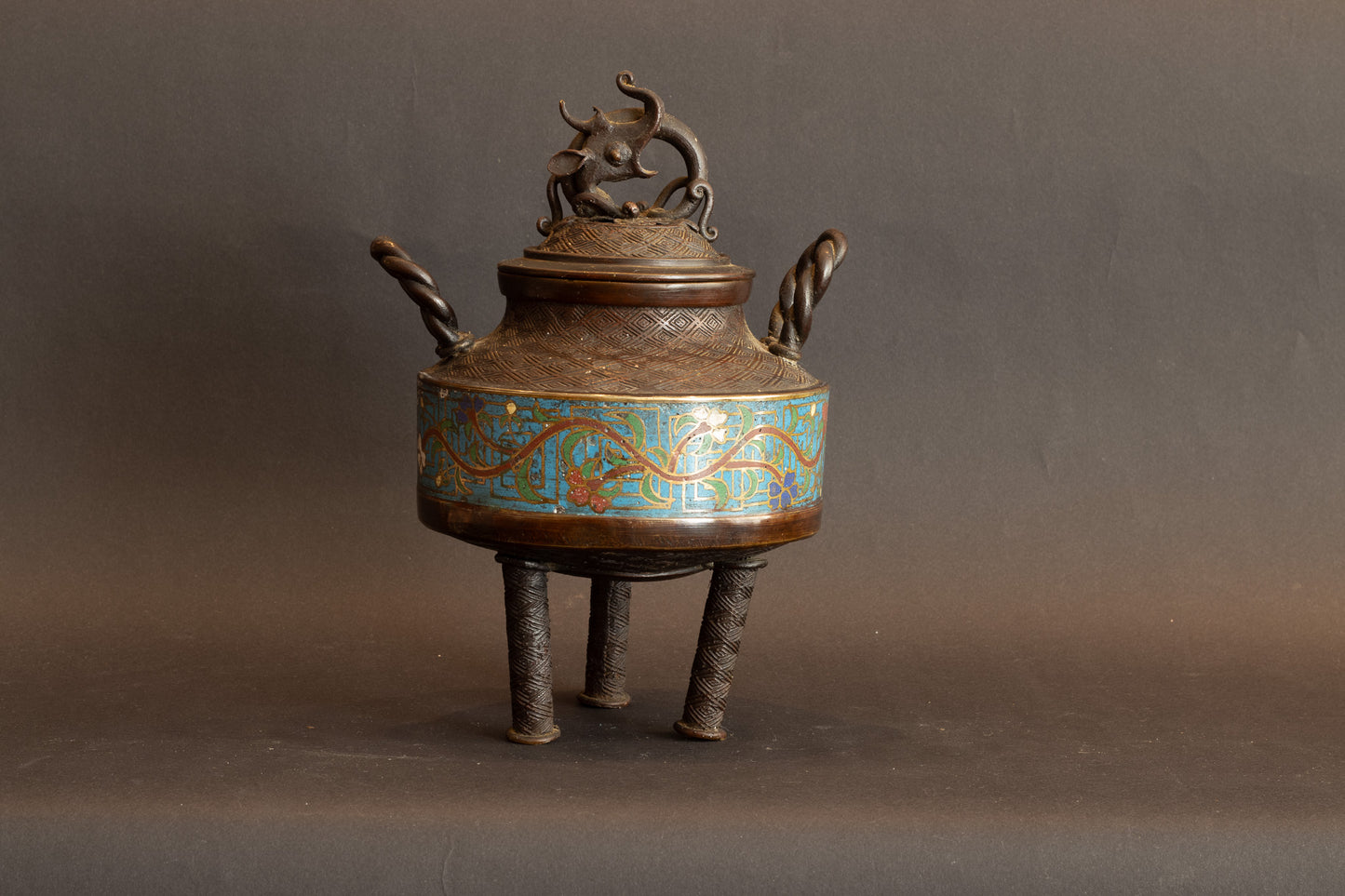 Antieke Chinese Cloisonné Wierookbrander met Olifant-decoratie – 19e Eeuw