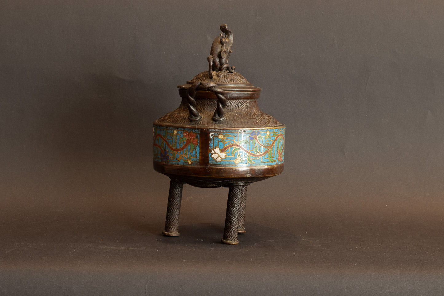 Antieke Chinese Cloisonné Wierookbrander met Olifant-decoratie – 19e Eeuw