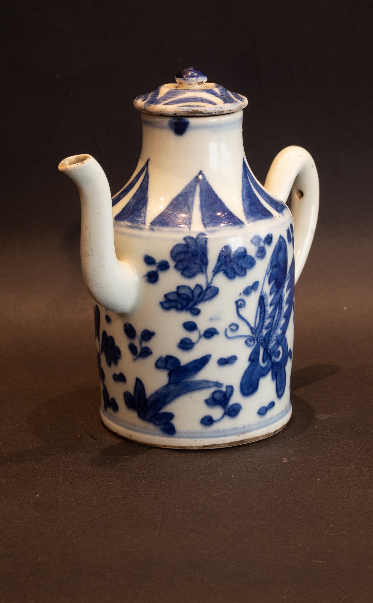 Antiek Chinees Blauw-Wit Wijnkannetje met Uniek Export-Lakzegel – Qing-dynastie