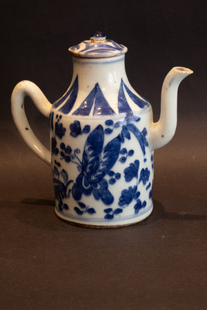 Antiek Chinees Blauw-Wit Wijnkannetje met Uniek Export-Lakzegel – Qing-dynastie
