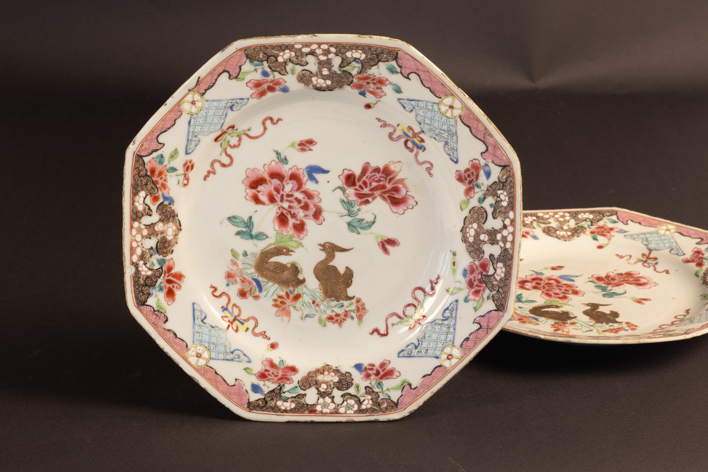 Paar Antieke Chinese Porseleinen Borden – Qianlong Periode (ca. 1750)