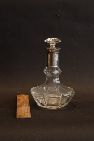 Engelse Kristallen Karaf met Sterling Zilveren Montuur (ca. 1909-1910)
