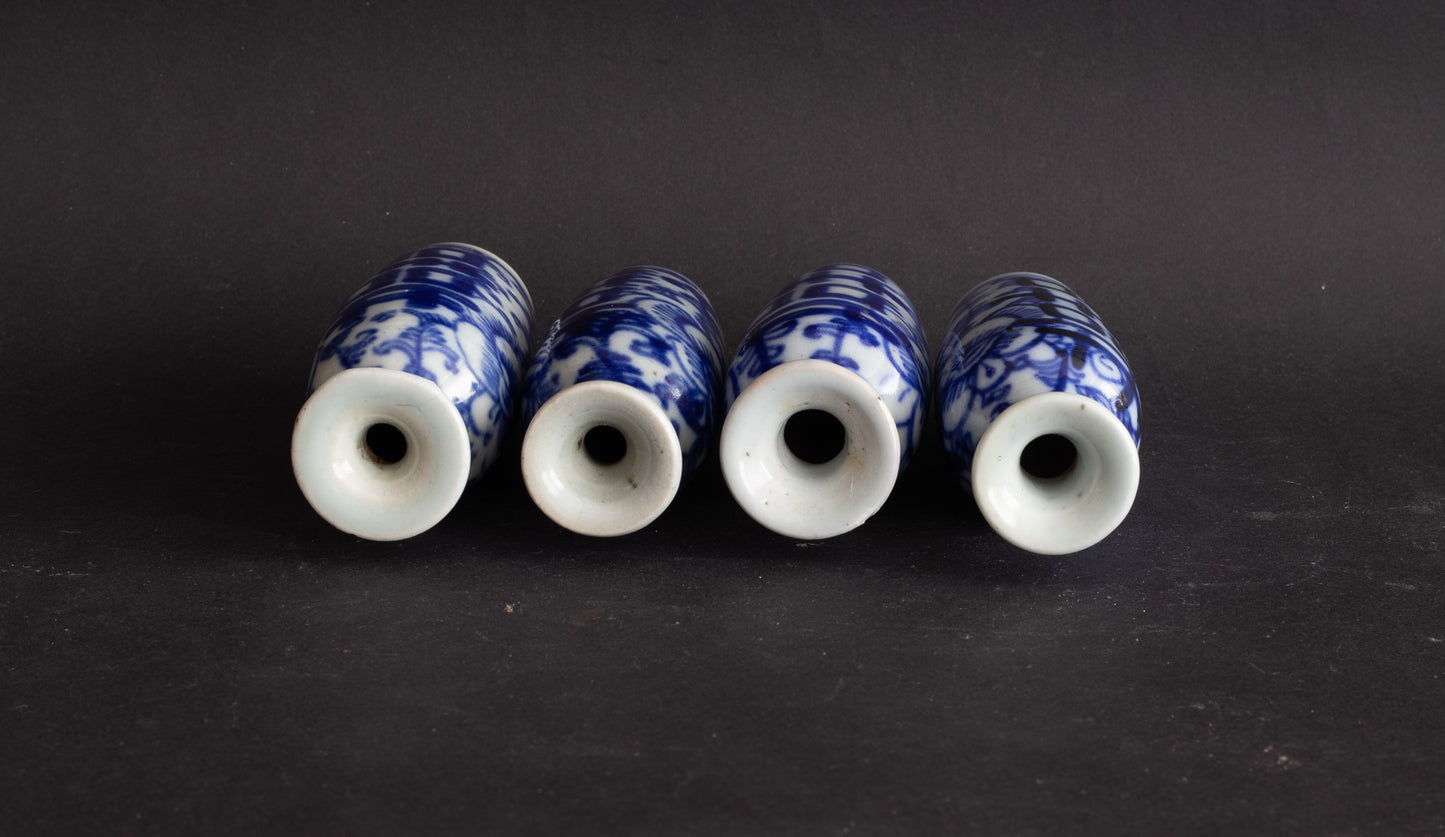 Set van 4 Antieke Chinese "Dubbel Geluk" Miniatuur Vaasjes – Qing / Vroege Republiek (ca. 1890–1930)