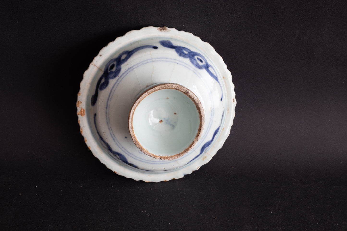 Zeldzame Blauw-Wit Porseleinen Tazza / Stem Dish met Ateliermerk – China, Ming-dynastie, 15e/16e eeuw