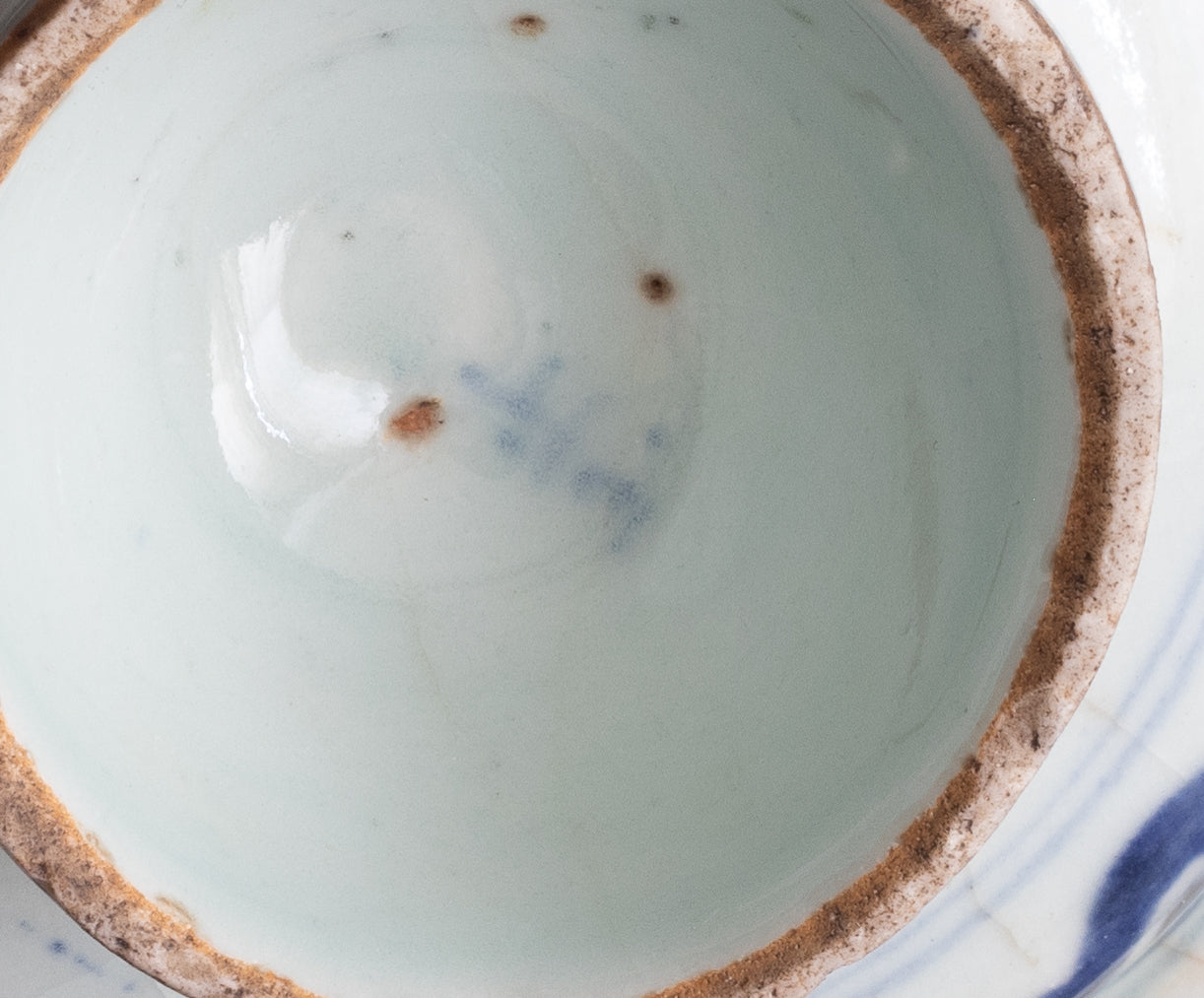 Zeldzame Blauw-Wit Porseleinen Tazza / Stem Dish met Ateliermerk – China, Ming-dynastie, 15e/16e eeuw