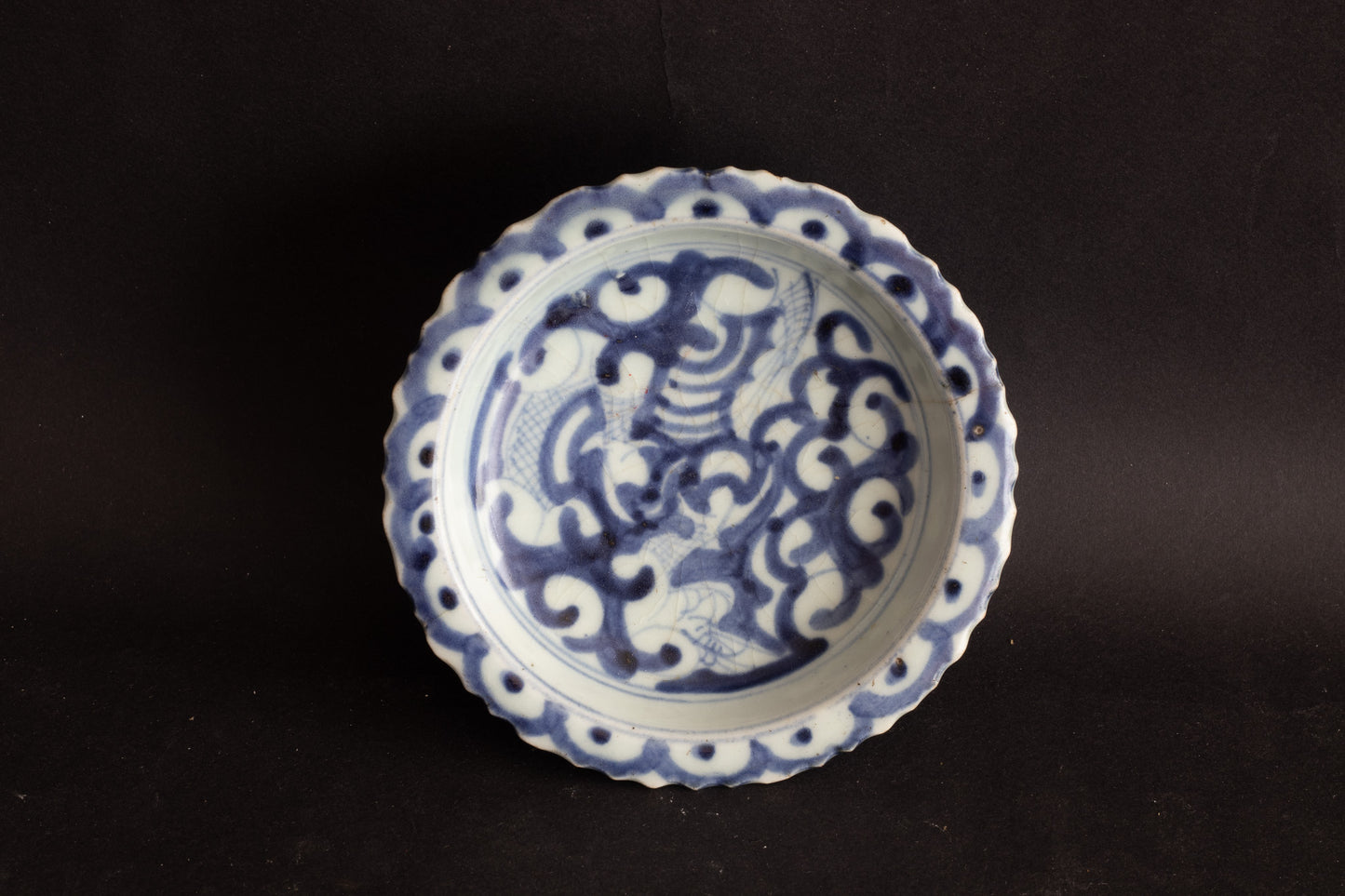 Zeldzame Blauw-Wit Porseleinen Tazza / Stem Dish met Ateliermerk – China, Ming-dynastie, 15e/16e eeuw