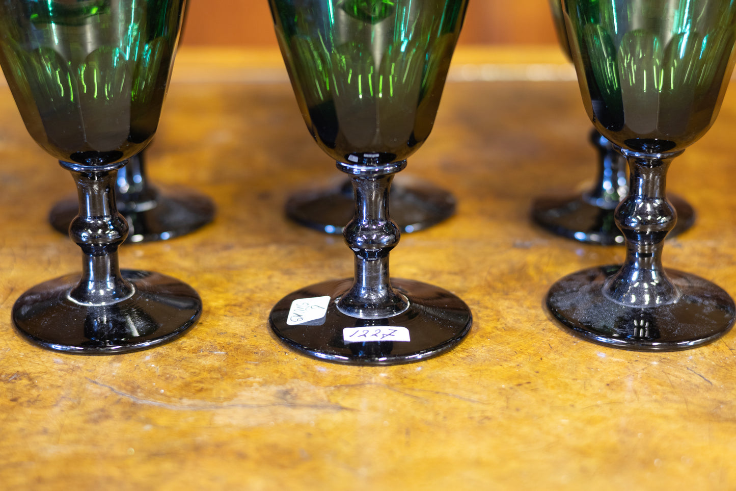 Set van 6 Klassieke Groene Wijnglazen – Elegant en Tijdloos