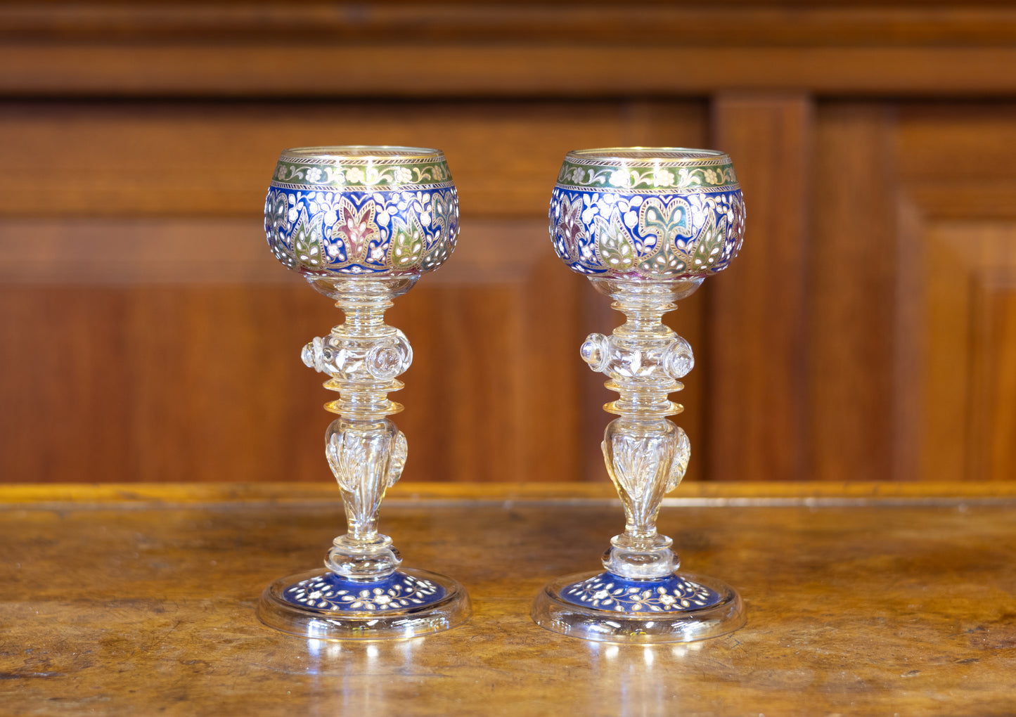 Elegant stel Boheems decoratieglas – Kobaltblauw met goud en emaille (ca. 1880)