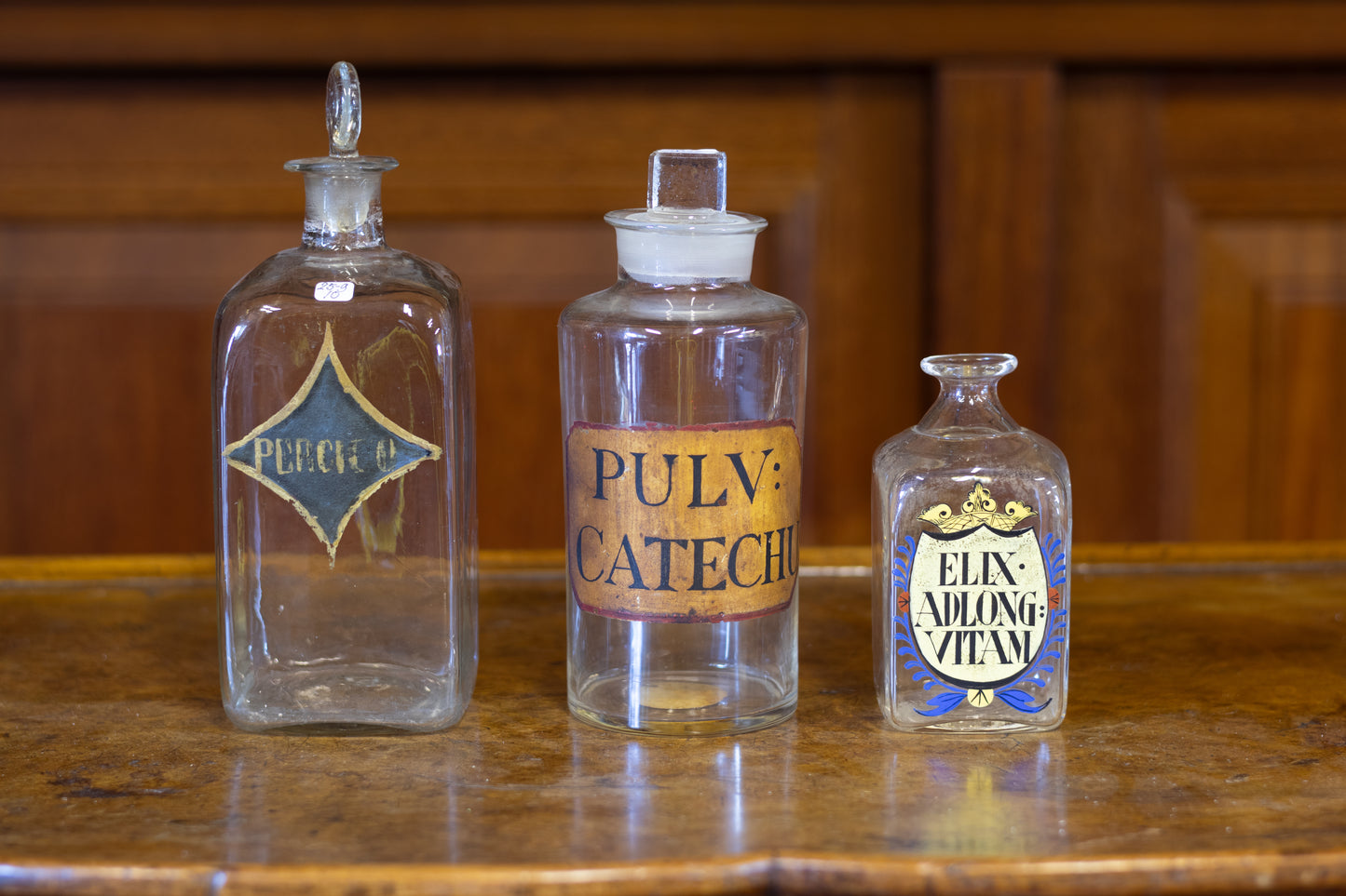 set van drie handbeschilderde apothekersflessen – ca. 1780-1840