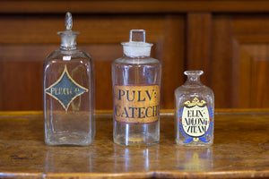 set van drie handbeschilderde apothekersflessen – ca. 1780-1840